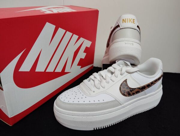 新品25cmナイキコートビジョンアルタホワイトレッドエアフォース1AF1好きに厚底スニーカーNIKEレディース