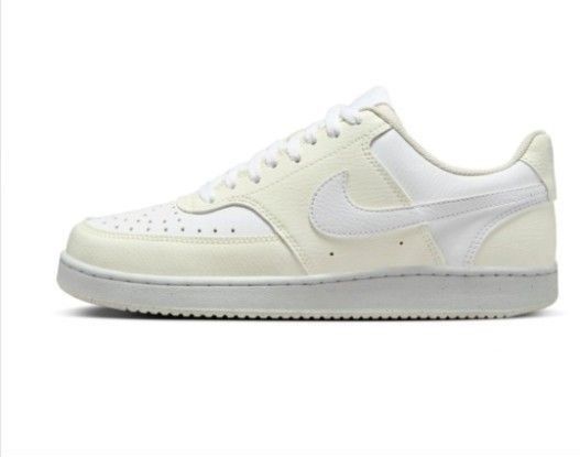 新品24.5cmナイキコートビジョンホワイトクリームURTVISION白エアフォース1AF1好きにNIKEレディーススニーカー