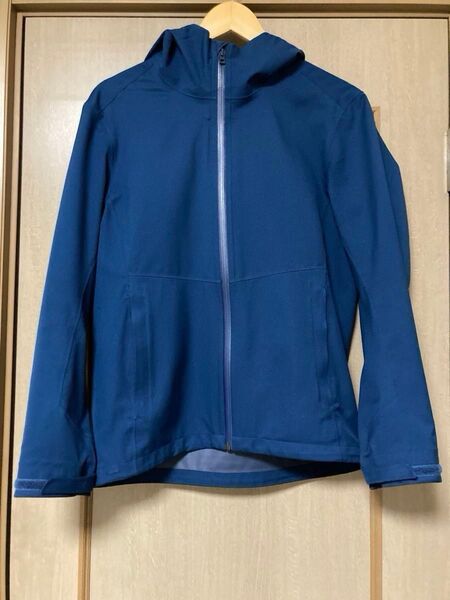 梅雨セール UNIQLO ブロックテックパーカーブルー系 メンズS レディースM相当