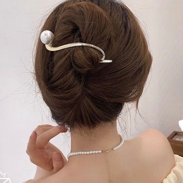 ヘアピン ヘアクリップ パール ゴールド 髪留め 上品 高見え 曲線 ヘアアクセ