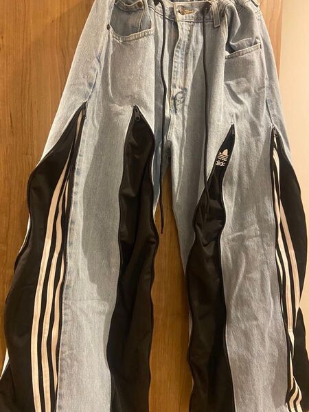 【24時間限定値下げ】リメイクジーンズ リメイクデニム adidasロゴデニムサイドジッパー付き カテ変更可能