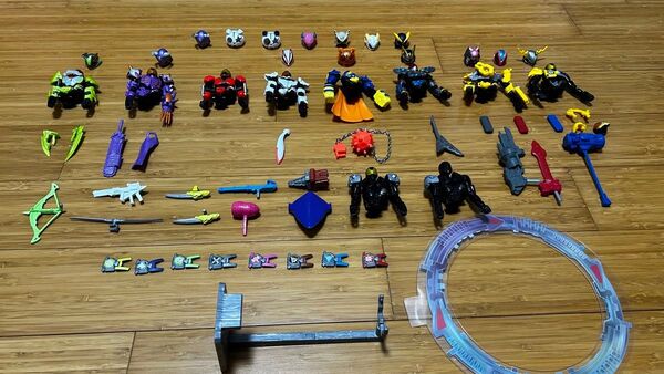 仮面ライダーギーツ リボルブチェンジフィギュア