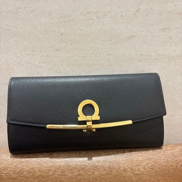 サルヴァトーレ フェラガモ 長財布 ガンチーニ Ferragamo Salvatore