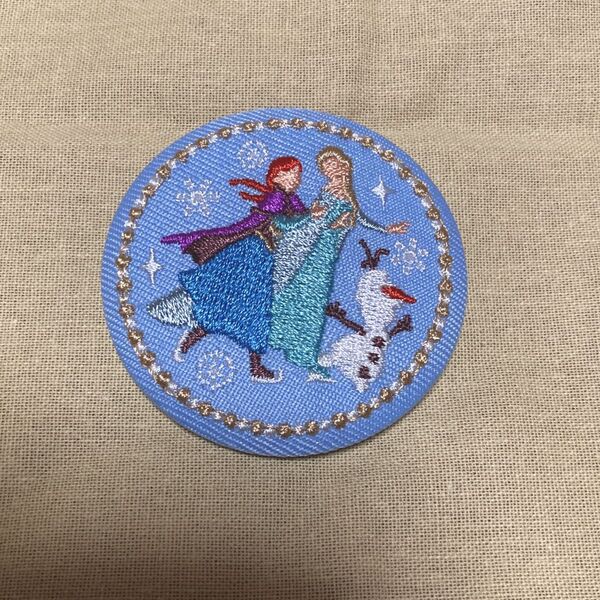ディズニー刺繍缶バッジ
