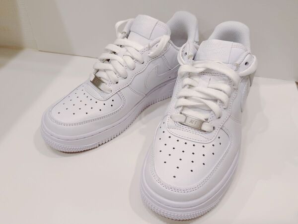 【極美品】NIKE AIR FORCE 1 23cm ホワイト レディース
