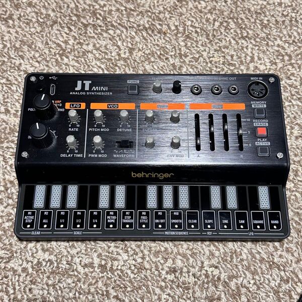 Behringer JT Mini アナログポリフォニックシンセサイザー