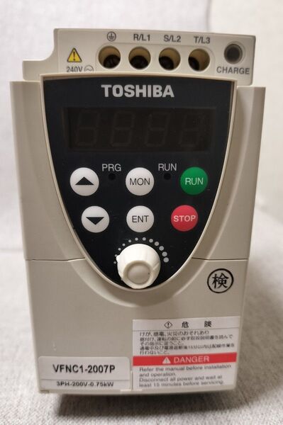 ◇送料込 美品 TOSHIBA 東芝 VFNC1-2007P インバータ 200V 回転数 トルク 加減速 制御