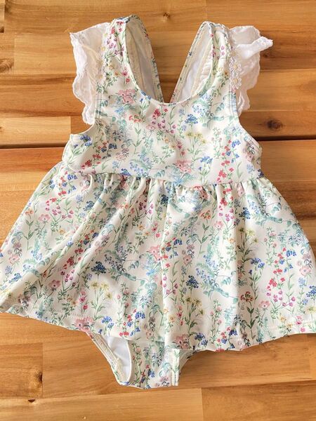 新品未使用 100㎝ 花柄ワンピース 水着 女の子