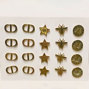 Christian Dior ディオール ノベルティ 2024 ホリデー ピンバッジ チャーム ゴールド 非売品 新品未使用♪