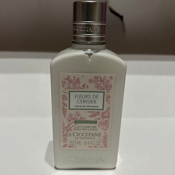 ロクシタン ホワイトマスカットチェリーブロッサムボディミルク 250ml 限定品