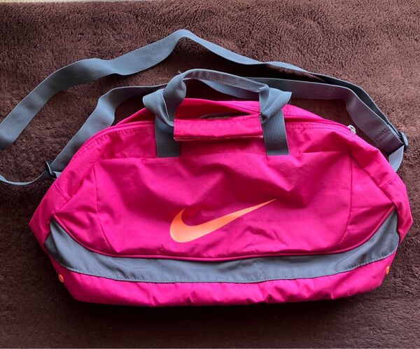 NIKE プールバッグ 子供用 スイムバッグ ボストン型 ショルダー付き スポーツバッグ ピンク×グレー