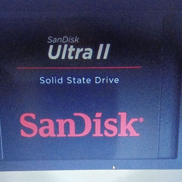 SSD★SanDisk Ultra II★240GB★SATA 2.5インチ★完全ジャンク★返品不可★逆光撮影