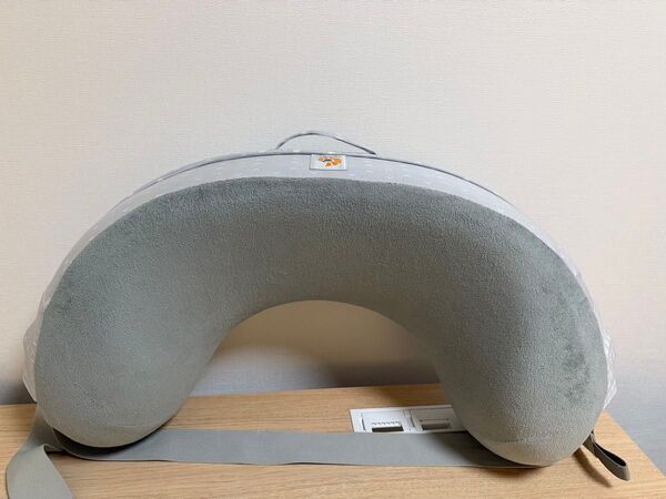 Ergobaby エルゴベビー ナチュラルカーブ・ナーシングピロー ベルト付き 授乳クッション ムーンライトグレー