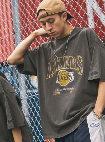 NBA/エヌビーエー 別注 口ゴ刺繍/プリント ピグメント加工ビッグシルエットTシャツ