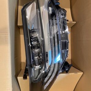 新品未使用! アルファード 30系 後期 3眼 LEDヘッドライト 右 81145-V2230