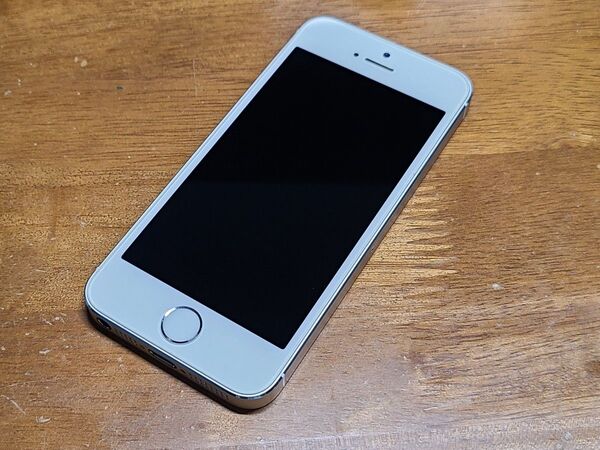 iPhone 5s 16GB シルバー ジャンク 本体のみ