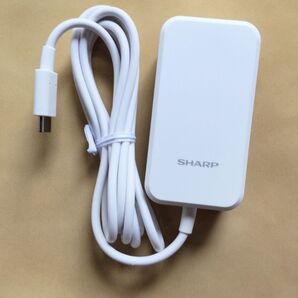 シャープ製スマホの純正の急速充電器 SH-AC05 1個