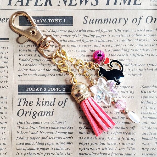 黒猫とタッセルチャーム付きキーホルダー チャーム ハンドメイド