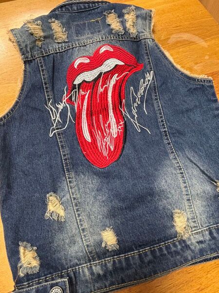 ローリングストーンズ風刺繍デニムベスト ダメージ加工