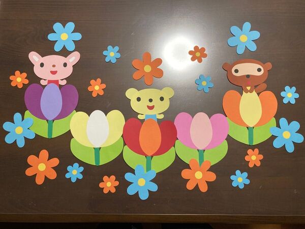 壁面飾り 春 カラフル チューリップ 3月4月5月 進級 入学 入園 卒園 保育教材 窓飾り 春の壁面 おめでとう