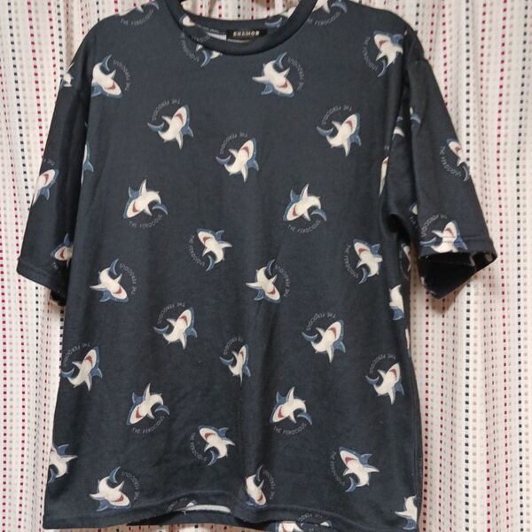 Avail サメ総柄 半袖Tシャツ ENAMOR M
