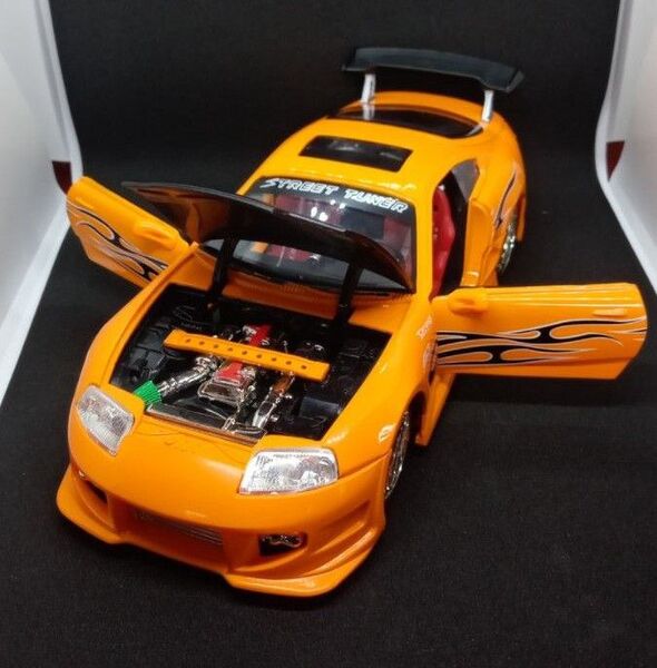 Jada Toys 1/24 ワイルドスピード トヨタ 70スープラ 電飾点灯ボンネット、左右ドア開閉