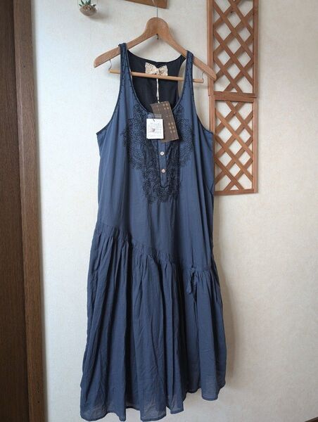 ★osharewalker 胸元からひろがる繊細な刺繍 独創的シルエット アシンメトリー刺繍ワンピース ノースリーブ★
