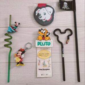 ディズニー 6点 レトロセット パスケース、ミラー、キーホルダー、ストロー、鉛筆