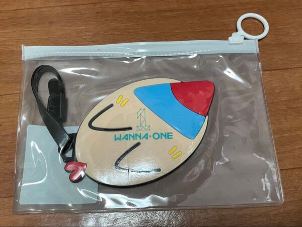 Wanna One ワナワン ネームタグ