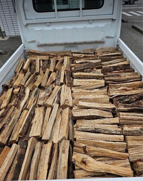 広葉樹の薪 コナラ モチノキ 小楢 黐の木 約25kg 能登半島産 薪ストーブ キャンプ 焚き火 暖炉