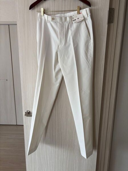 新品タグ付 ユニクロ 感動パンツ コットンライクW79股下85cm ホワイト