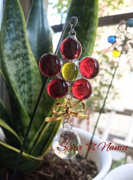 ☆*.赤いガラスの花のガーデンピック☆*..