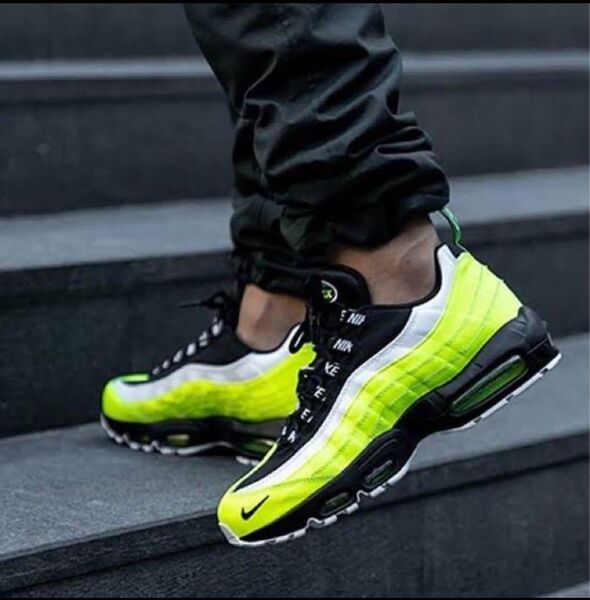 美品 大人気カラー NIKE AIR MAX 95 PRM 26.5