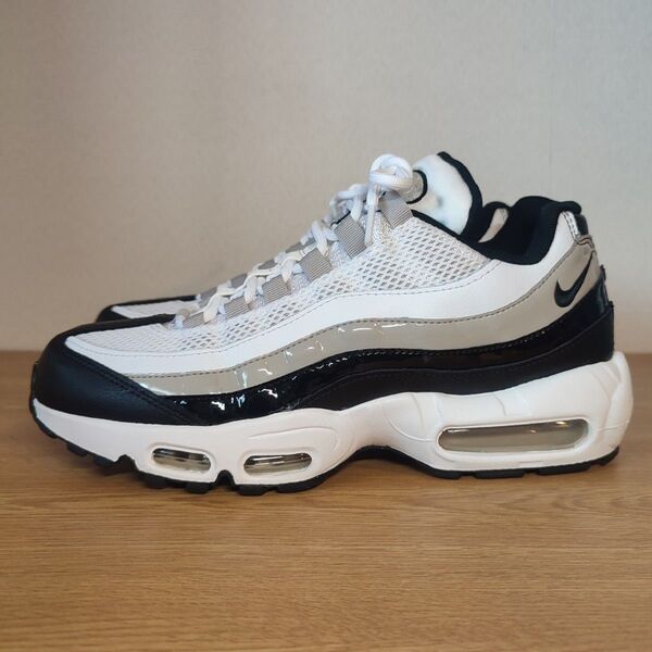 美品 大人気モデル NIKE AIR MAX 95 SE W26.5