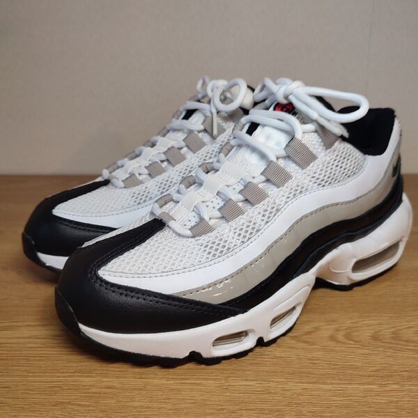 極美品 大人気モデル NIKE AIR MAX 95 SE W23.5