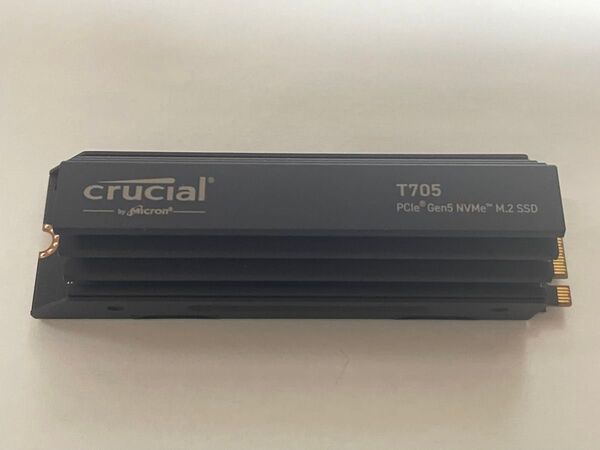 Crucial T705 4TB PCIe Gen5 NVMe M.2 SSD ヒートシンク付