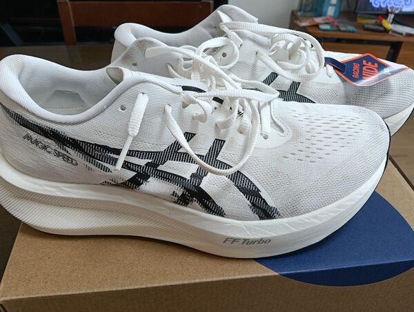 ASICS MAGIC SPEED4 ランニングシューズ 28.0cm ホワイト/ブラック WIDE