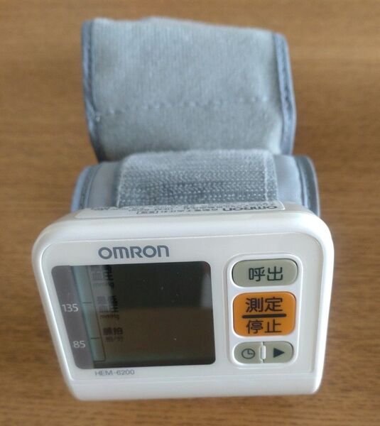 OMRON HEM-6200 手首式血圧計