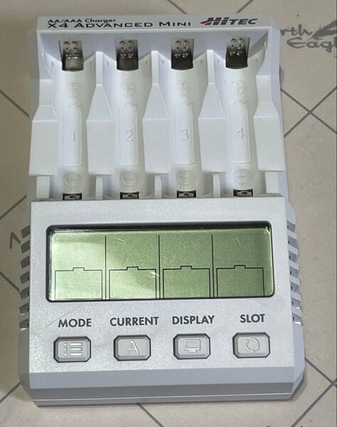 ④充電器 AA/AAA Charger X4 Advanced Mini (ホワイト) 44292 ミニ四駆