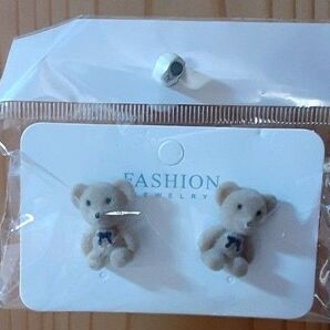 テディベア (熊)ベージュピアス2個セット未使用(美品)