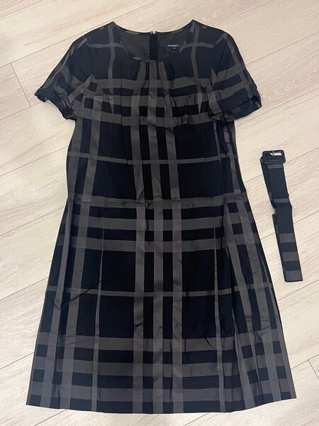 Burberry バーバリー ワンピース 黒 半袖 ドレス 44号 大きいサイズ
