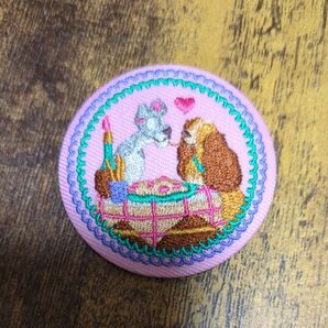 Disney Characters 刺繍缶バッジ ディズニーキャラクターズ わんわん物語