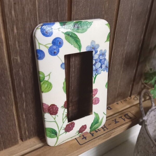 バイオレットベリーズ3口タイプ スイッチカバー DIY
