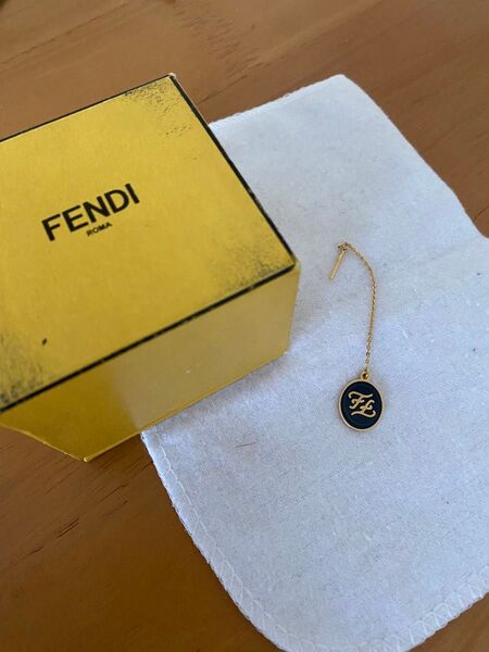 Fendi 片耳 ピアス unisex フェンディ ゴールド系