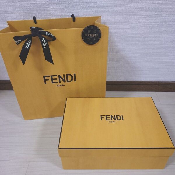 Fendi フェンディ 空箱 ショッパー 特大 空き箱 ギフトボックス 紙袋
