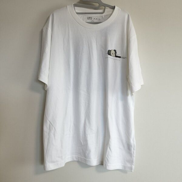 新品タグ付き ユニクロUNIQLO UT カウズ 大きいサイズ XL 白ホワイト コットン綿100% 半袖Tシャツ カットソー