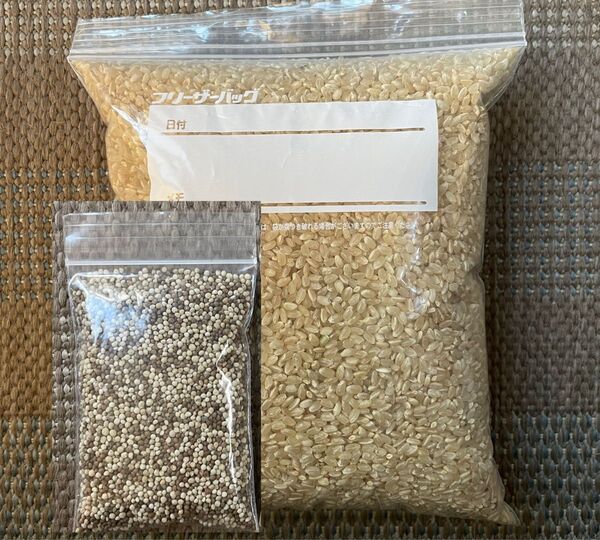 秋田県産あきたこまちの古玄米 保有米 1.5kg、長野県産白黒えごま30g×1袋のセット