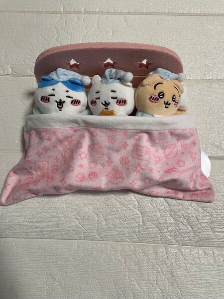 ちいかわ☆おやすみベッドと繋がるマスコットセット! ぬいぐるみ
