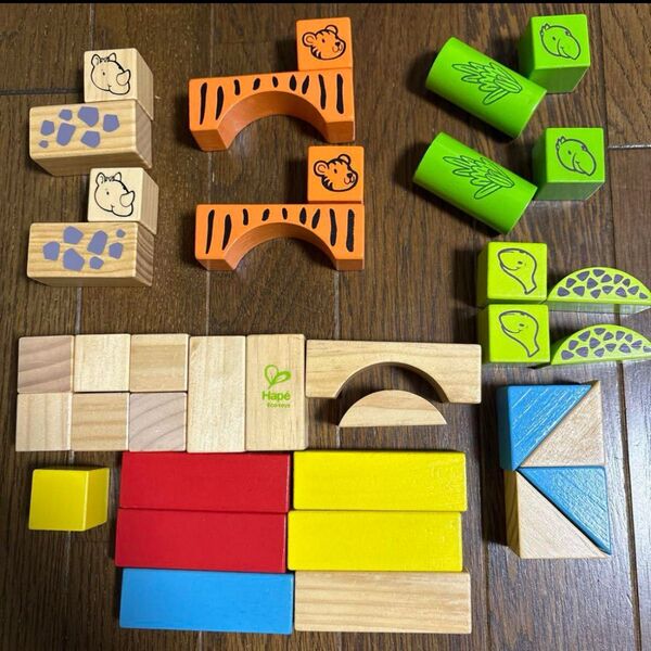 Hape 積み木 動物の絵柄