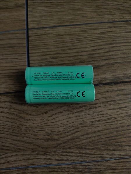 (新しい)18650 充電式リチウム電池 2600mAh 3.7v(2個)